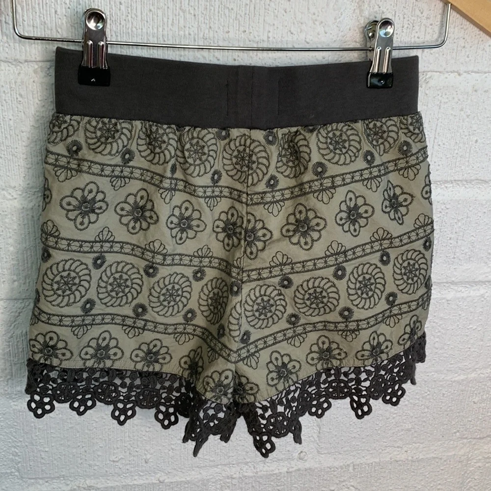 Matilda Jane Embroidered Kids Girls Green Crochet Pull On Shorts sz 10